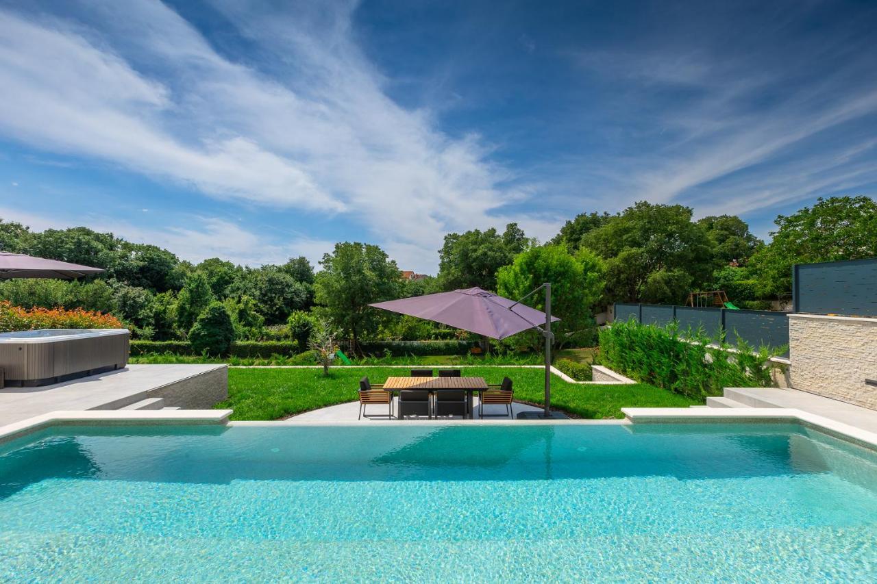Villa Cascada Muntić エクステリア 写真
